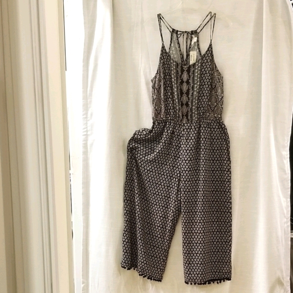 *Aeropostal Boho Printed Crop Jumpsuit. - Picture 3 of 7